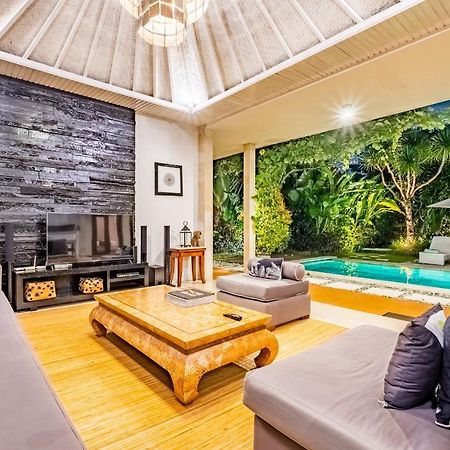 Central Seminyak Villa Martini Экстерьер фото