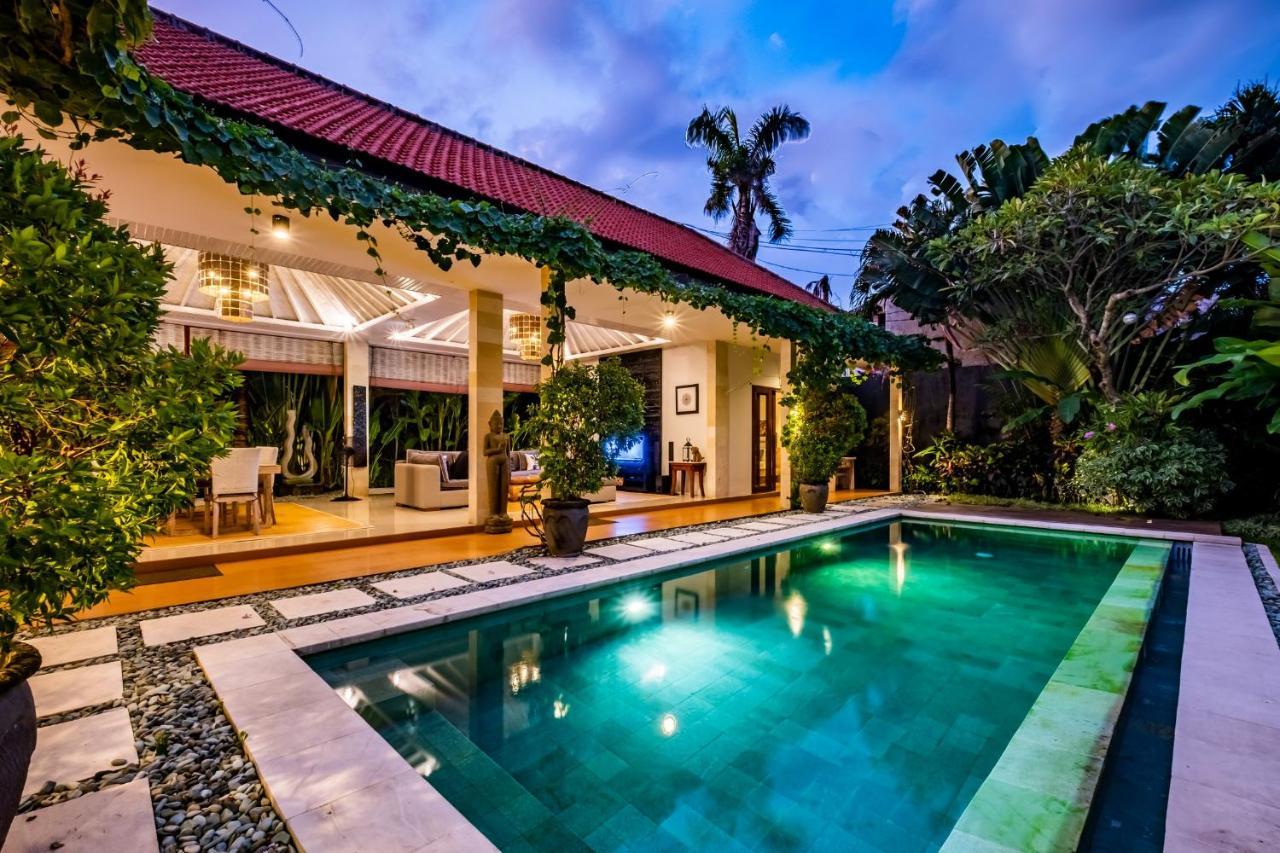 Central Seminyak Villa Martini Экстерьер фото