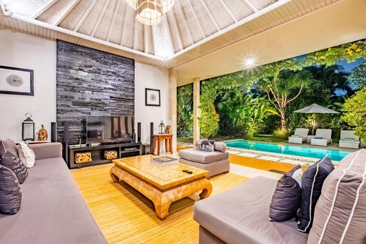 Central Seminyak Villa Martini Экстерьер фото